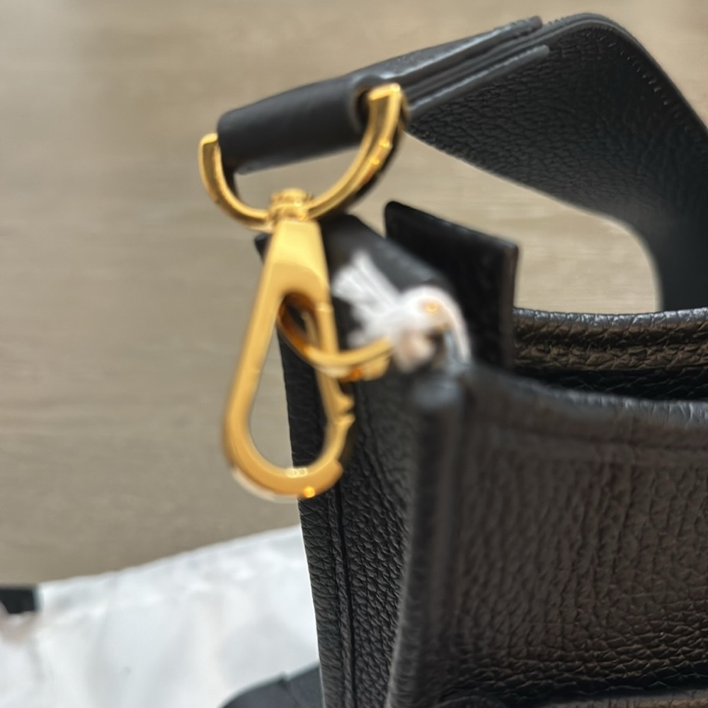 Taxidermy 💯 original Black Crossbody Bag with Gold Deer Logo - Picture 5 of 6